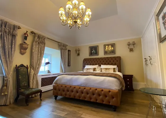 Clan Young Suite Apartment-Luxury Central Getaway!!